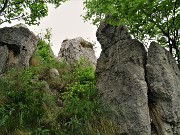 46 Sentierino ripido tra roccioni